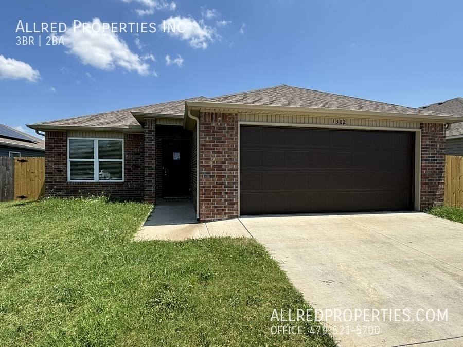 1382 S Scissortail Lane, Fayetteville, AR 72701