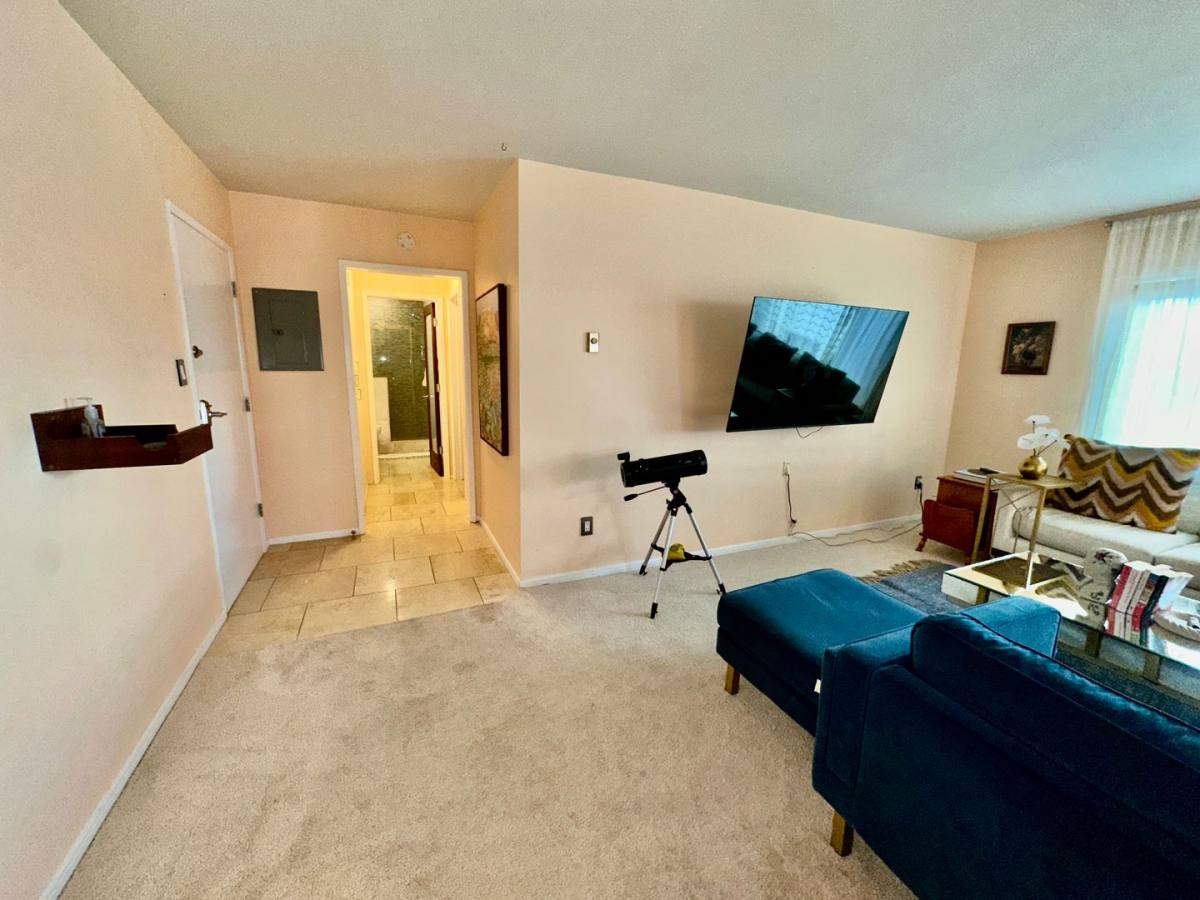 Apartment for rent at 960 Larrabee St #222, West Hollywood, CA 90069