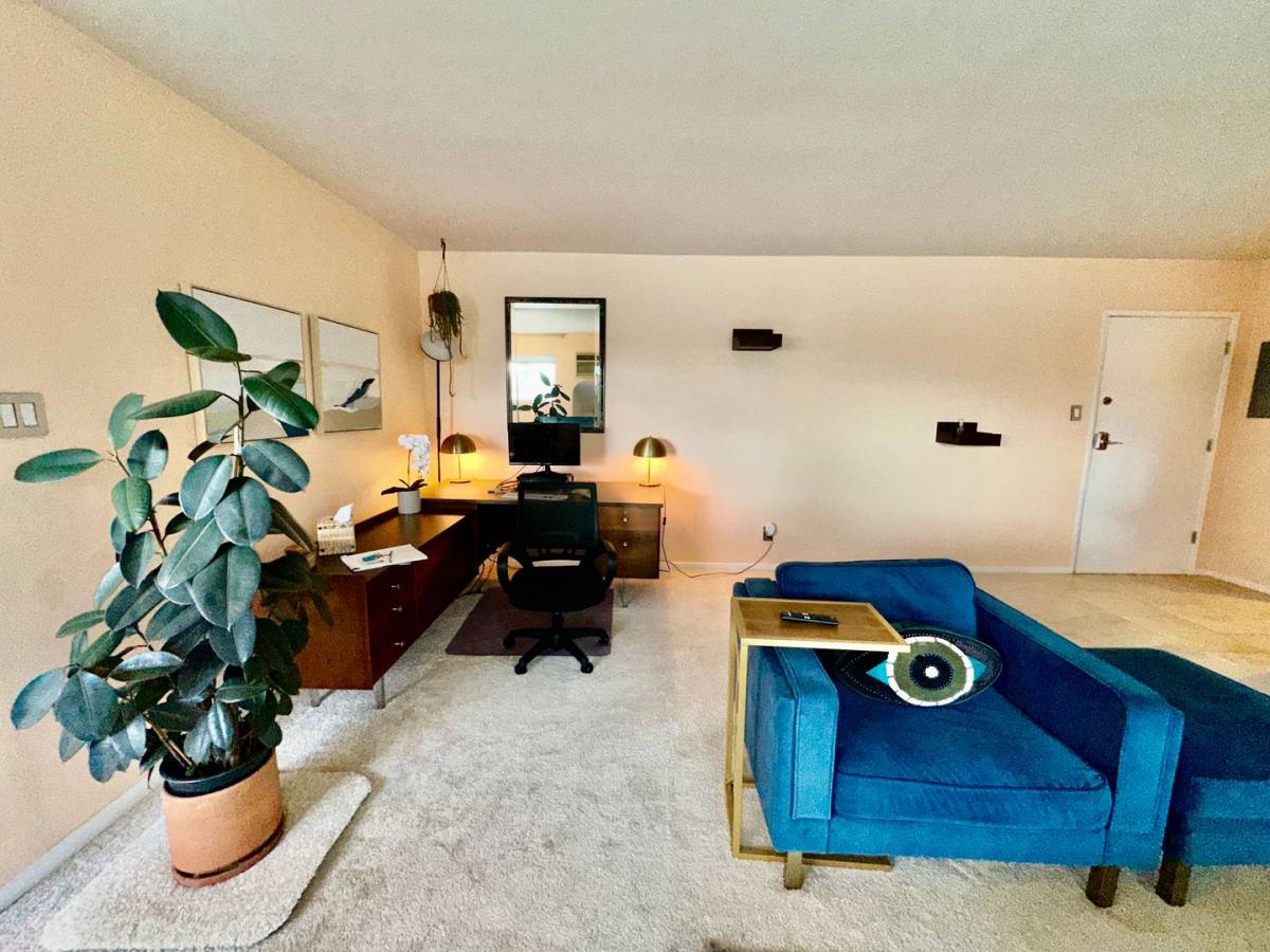 Apartment for rent at 960 Larrabee St #222, West Hollywood, CA 90069