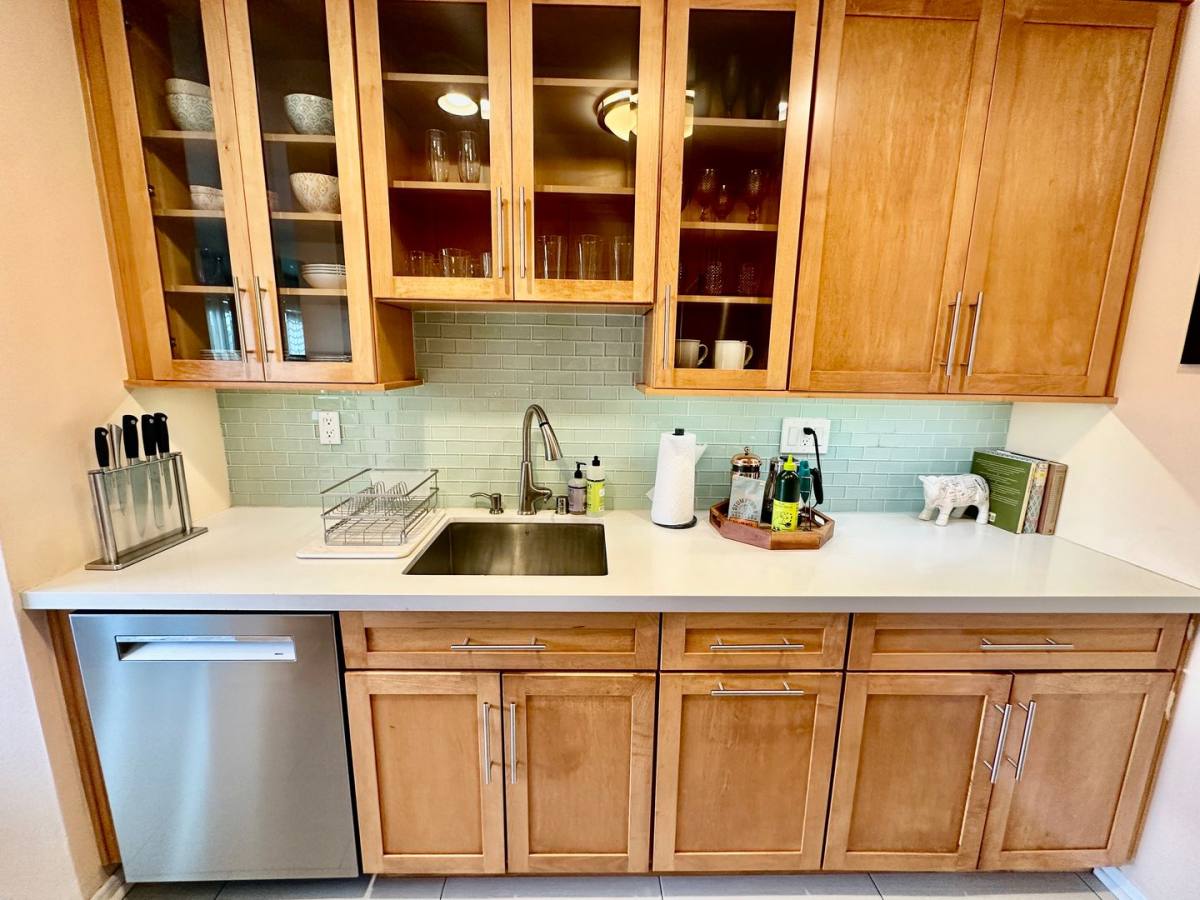 Apartment for rent at 960 Larrabee St #222, West Hollywood, CA 90069