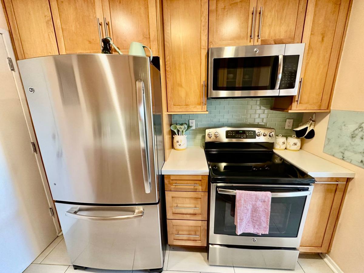 Apartment for rent at 960 Larrabee St #222, West Hollywood, CA 90069