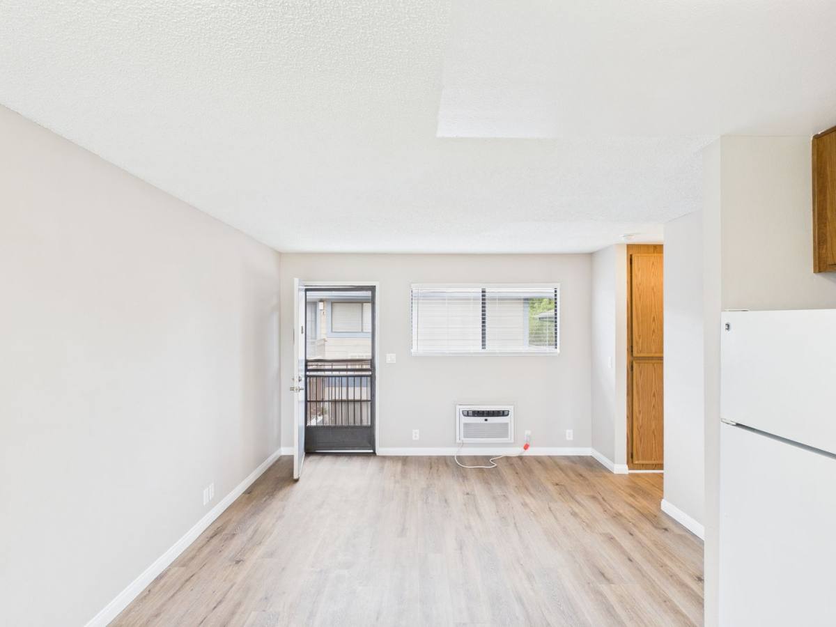 Apartment for rent at 411 & 415 Park Way, Chula Vista, CA 91910