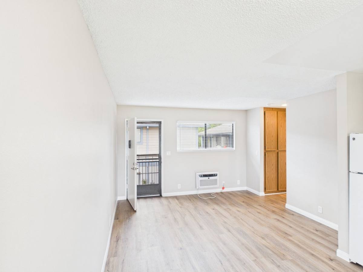 Apartment for rent at 411 & 415 Park Way, Chula Vista, CA 91910