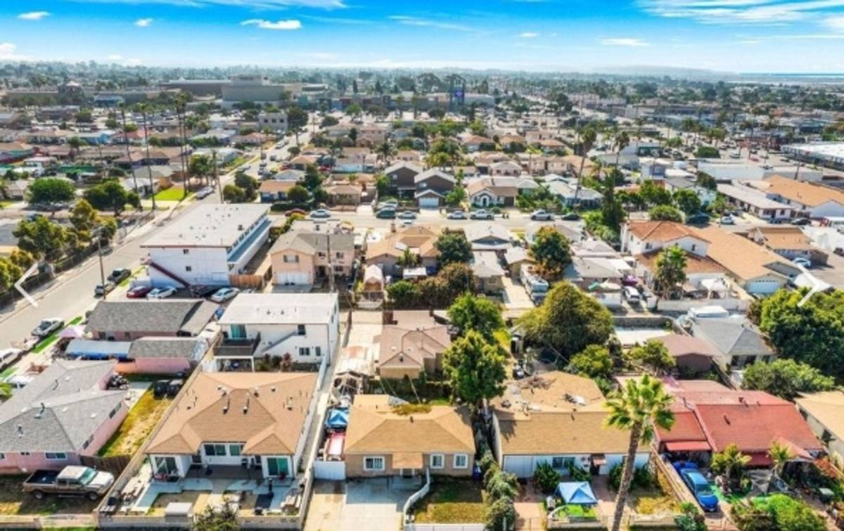 Apartment for rent at 411 & 415 Park Way, Chula Vista, CA 91910