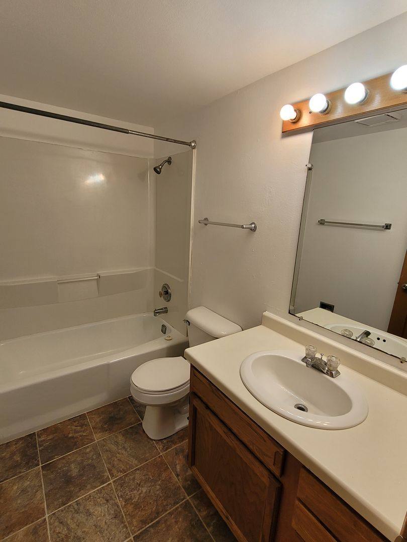 Apartment for rent at 1638 Bainbridge St, La Crosse, WI 54603