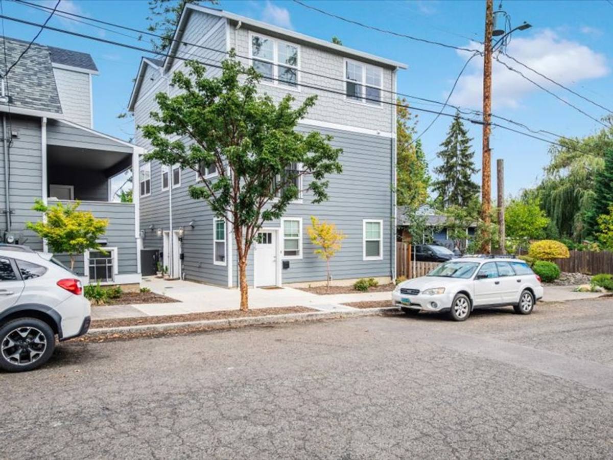 Apartment for rent at 8438 SE 21st Ave, Portland, OR 97202