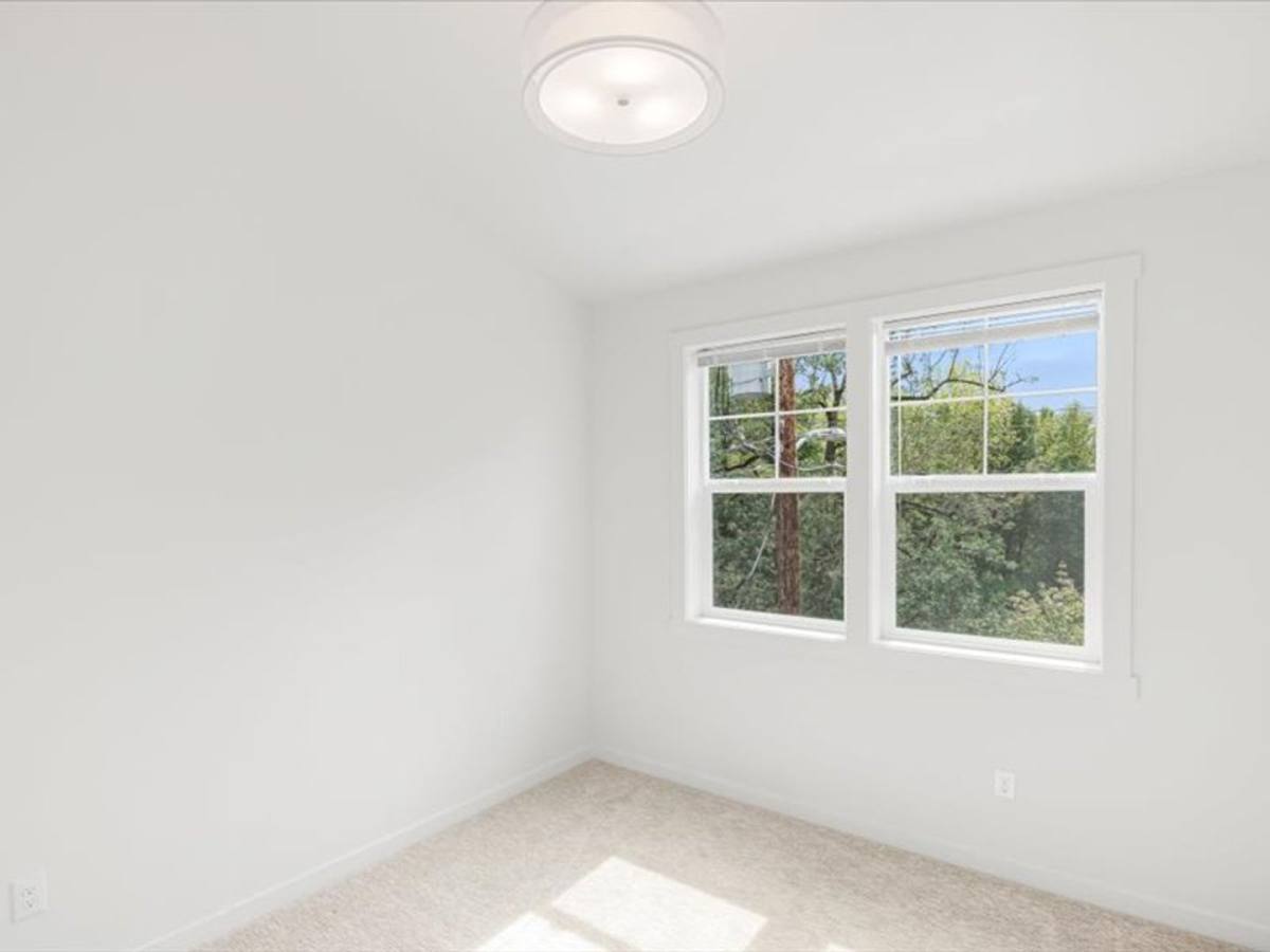Apartment for rent at 8438 SE 21st Ave, Portland, OR 97202