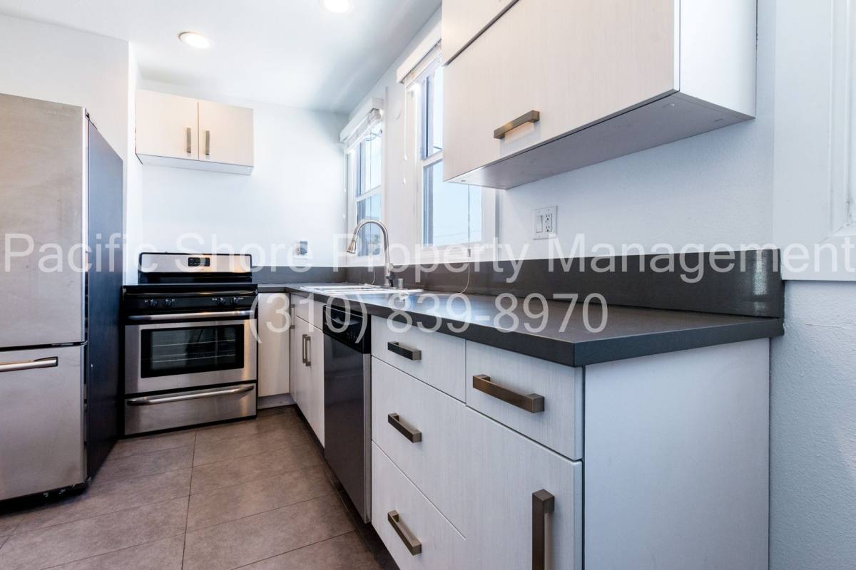 Apartment for rent at 1295 S Mullen Ave, Los Angeles, CA 90019