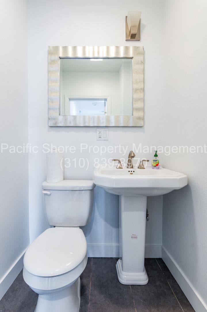 Apartment for rent at 1295 S Mullen Ave, Los Angeles, CA 90019