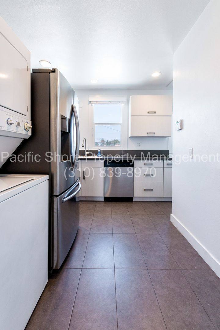 Apartment for rent at 1295 S Mullen Ave, Los Angeles, CA 90019