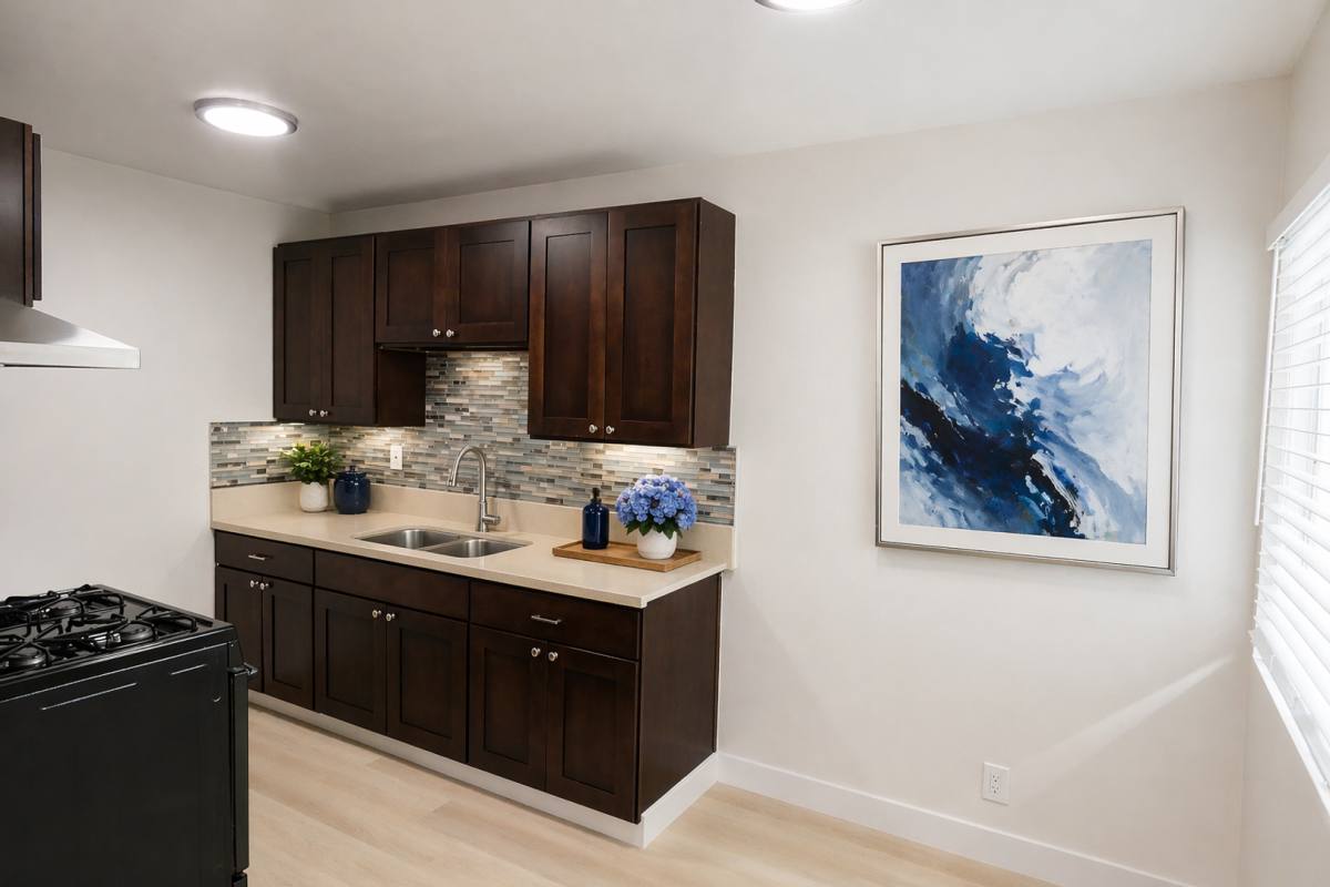 Apartment for rent at 465 Almond Ave, Long Beach, CA 90802