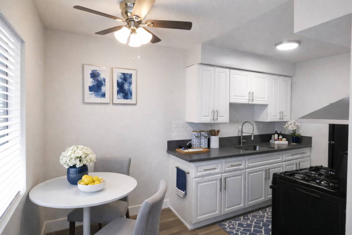 Apartment for rent at 465 Almond Ave, Long Beach, CA 90802