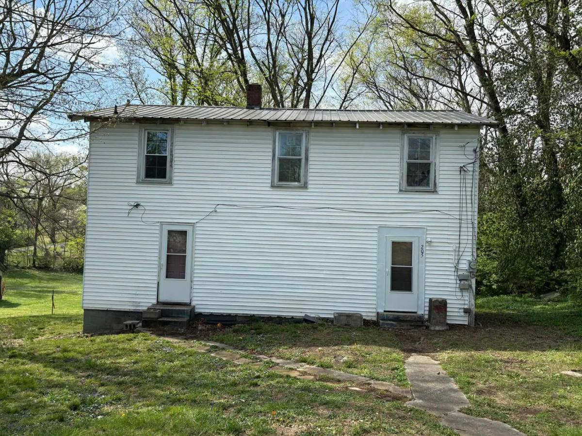 Apartment for rent at 205 Leslie Ave, Glasgow, KY 42141
