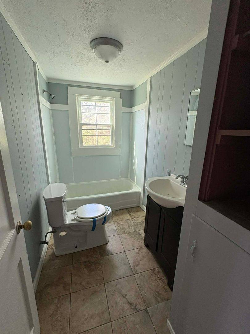 Apartment for rent at 205 Leslie Ave, Glasgow, KY 42141