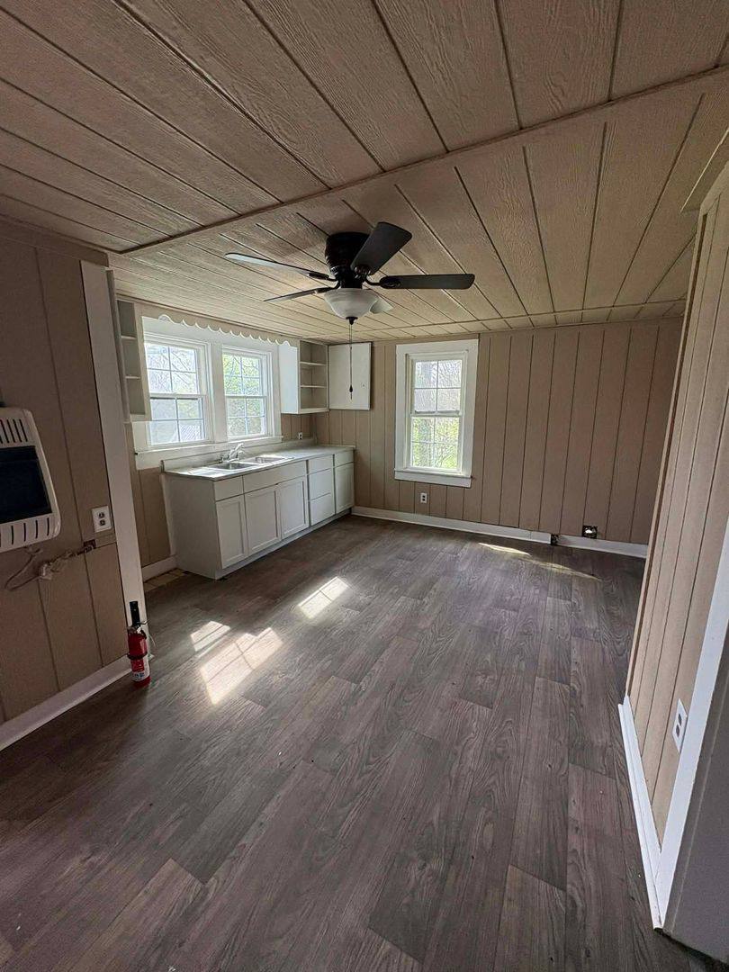 Apartment for rent at 205 Leslie Ave, Glasgow, KY 42141