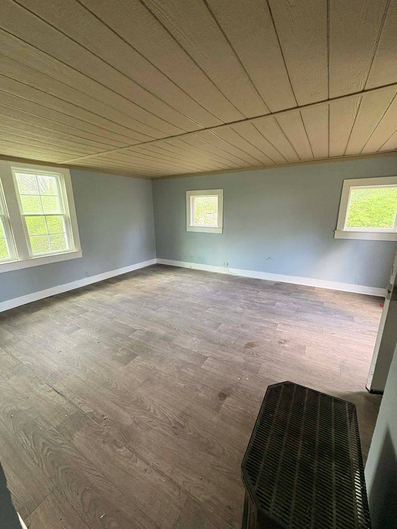 Apartment for rent at 205 Leslie Ave, Glasgow, KY 42141