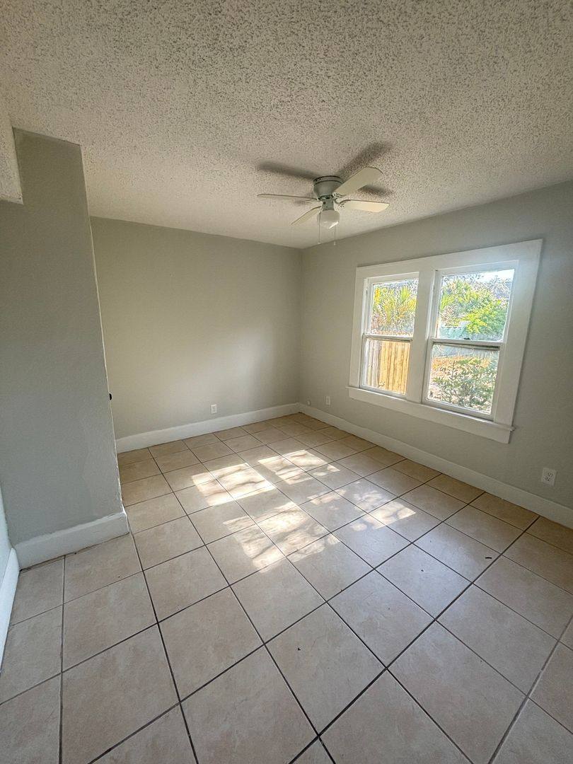 Apartment for rent at 726 35th Ave S, Saint Petersburg, FL 33705