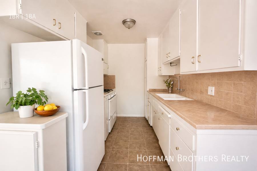Apartment for rent at 3310 Keystone Ave #2, Los Angeles, CA 90034