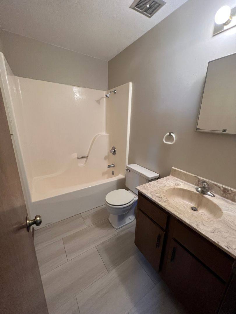 Apartment for rent at 810 Coolidge St, Great Bend, KS 67530
