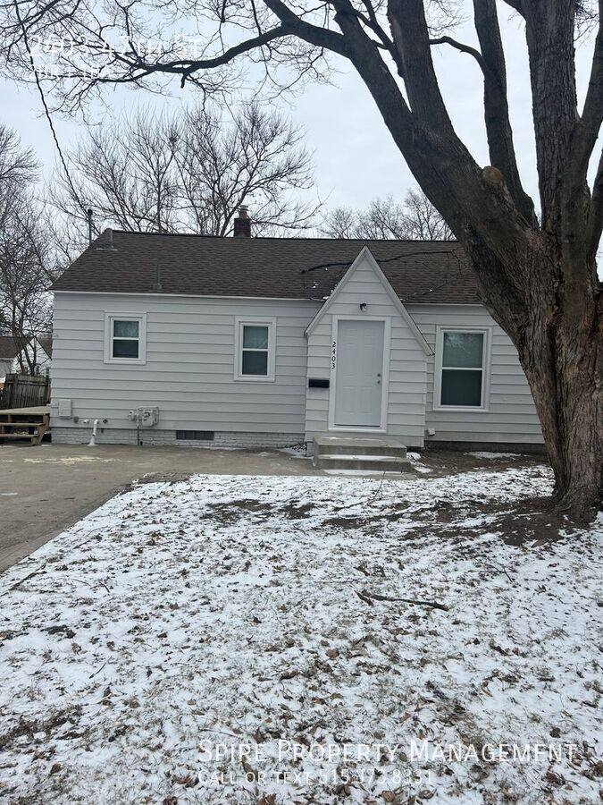 House for rent at 2403 47th St, Des Moines, IA 50310