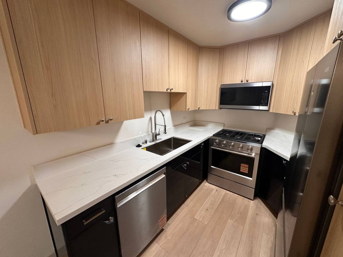 Apartment for rent at 1342 N Fuller Ave, Los Angeles, CA 90046