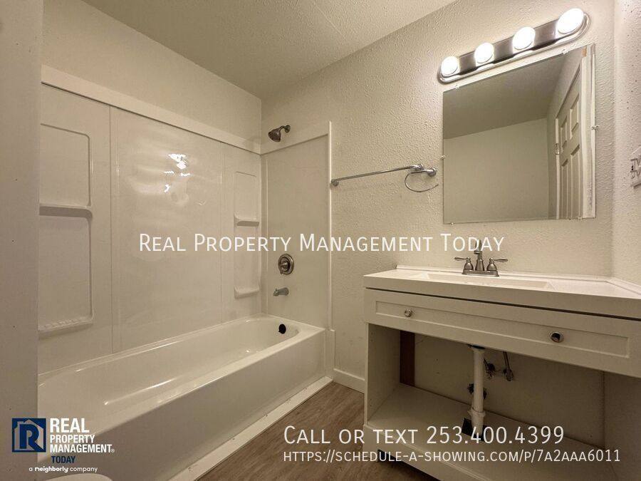 Apartment for rent at 206 128th St, Tacoma, WA 98444