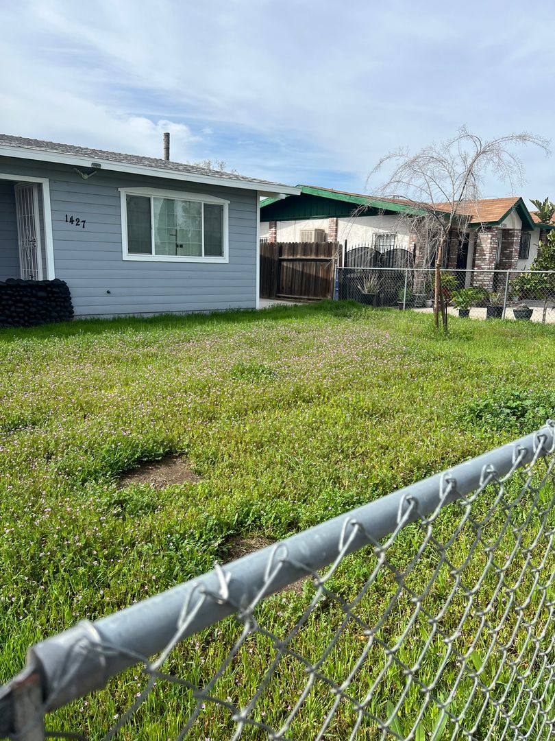 House for rent at 1427 E 18th St, Bakersfield, CA 93305