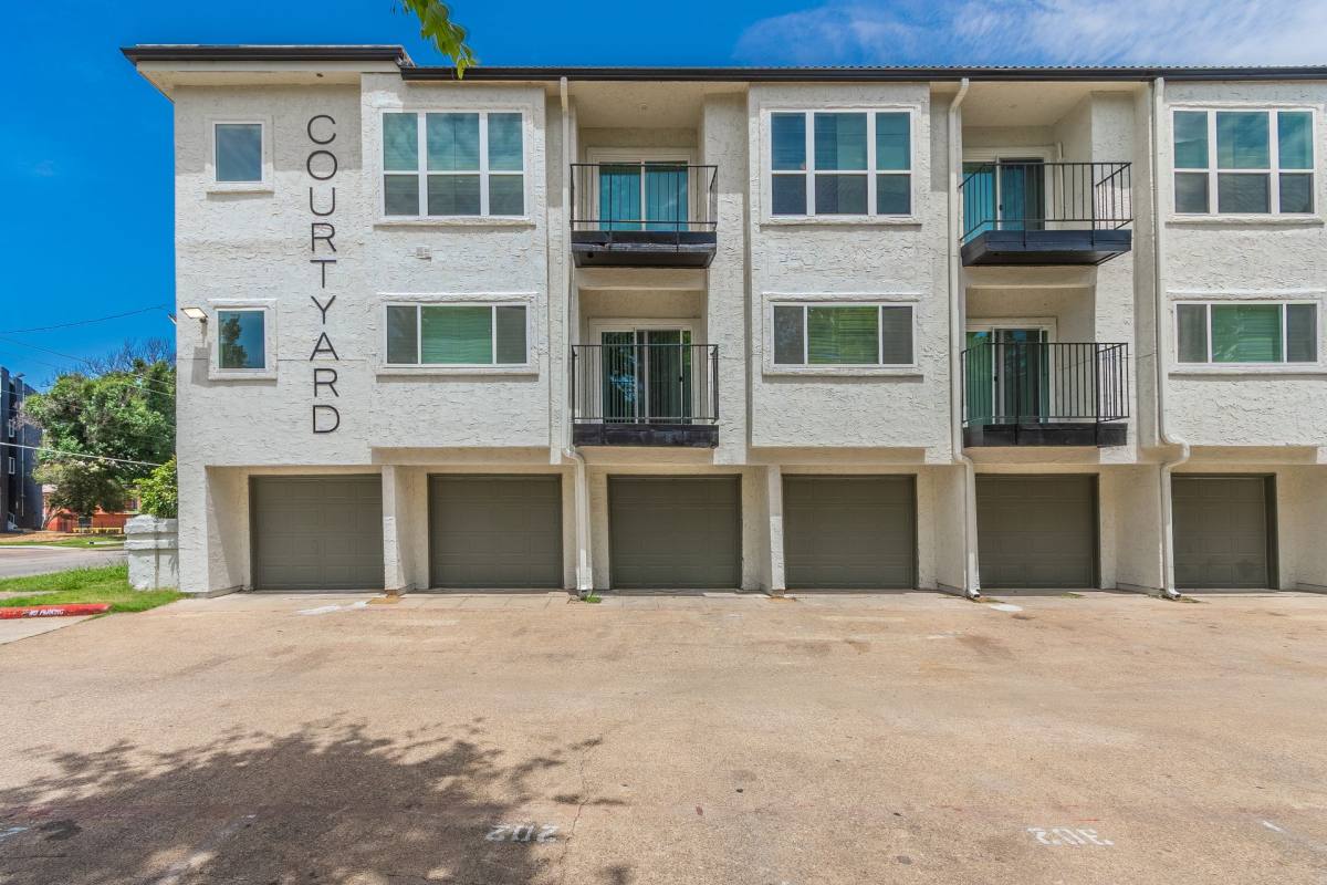 Apartment for rent at 6003 Ridgecrest Rd, Dallas, TX 75231