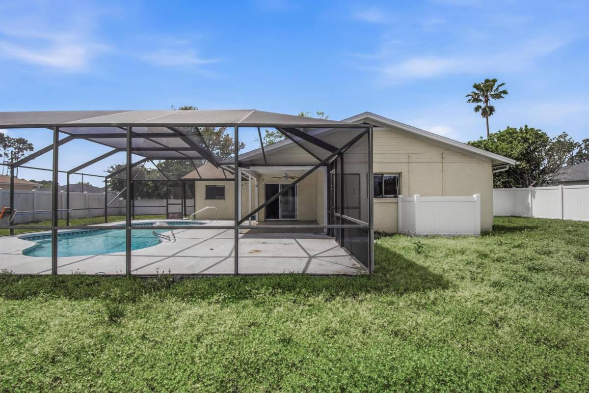 House for rent at 38 E Diamond Dr, Palm Coast, FL 32164