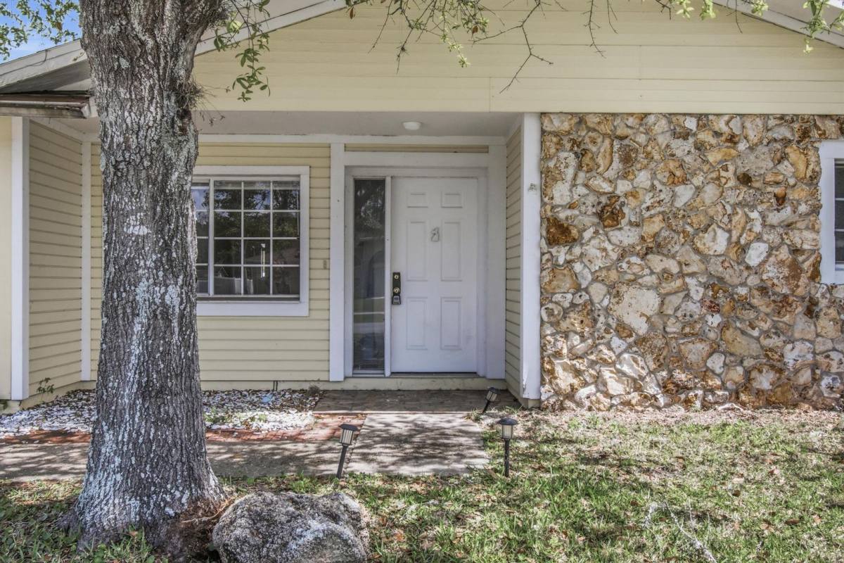 House for rent at 38 E Diamond Dr, Palm Coast, FL 32164