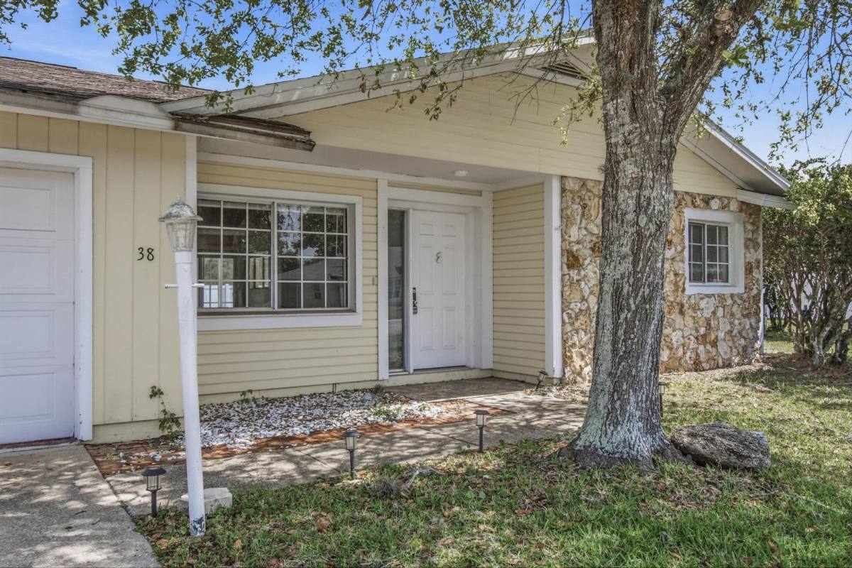 House for rent at 38 E Diamond Dr, Palm Coast, FL 32164