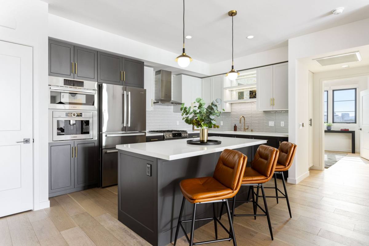 Apartment for rent at 1333 S Orange Grove Ave, Los Angeles, CA 90019