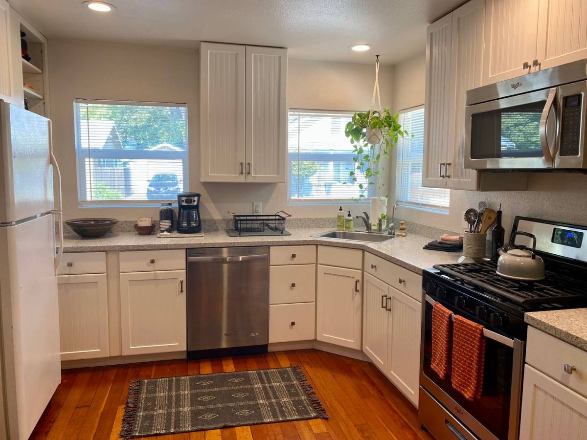 House for rent at 467 E 9th St, Chico, CA 95928