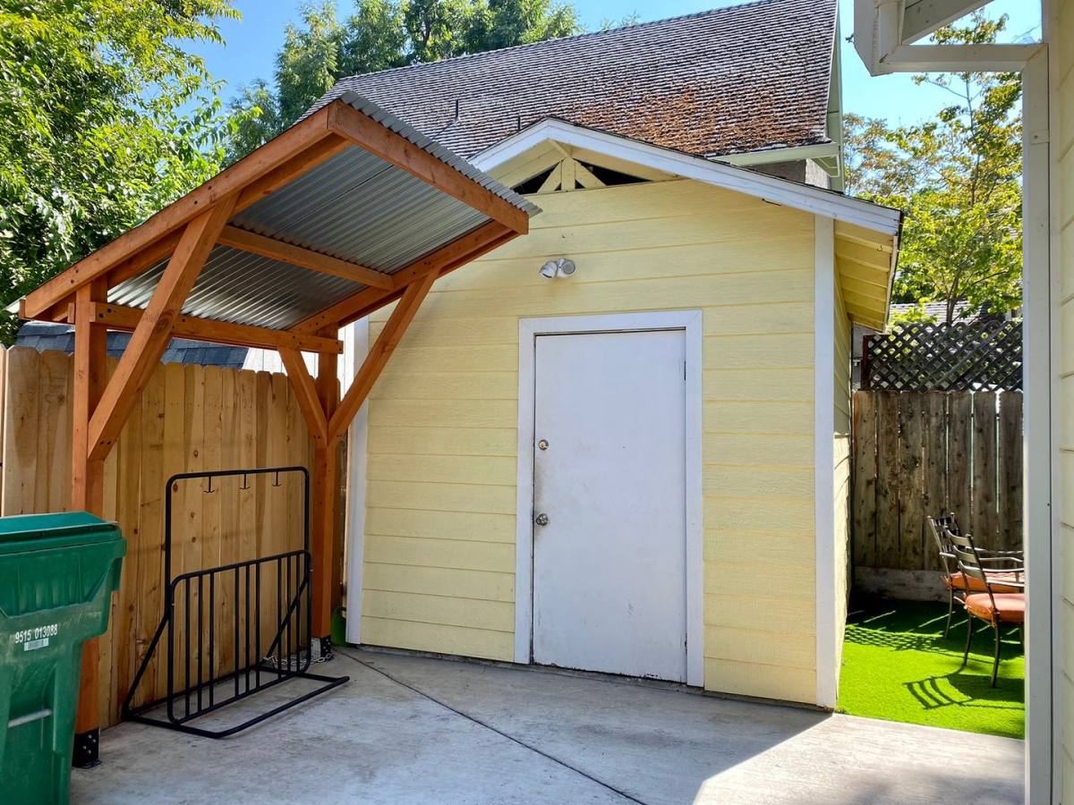 House for rent at 467 E 9th St, Chico, CA 95928