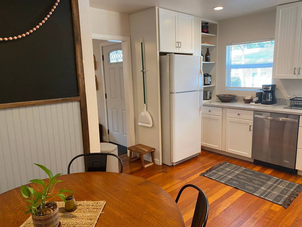 House for rent at 467 E 9th St, Chico, CA 95928