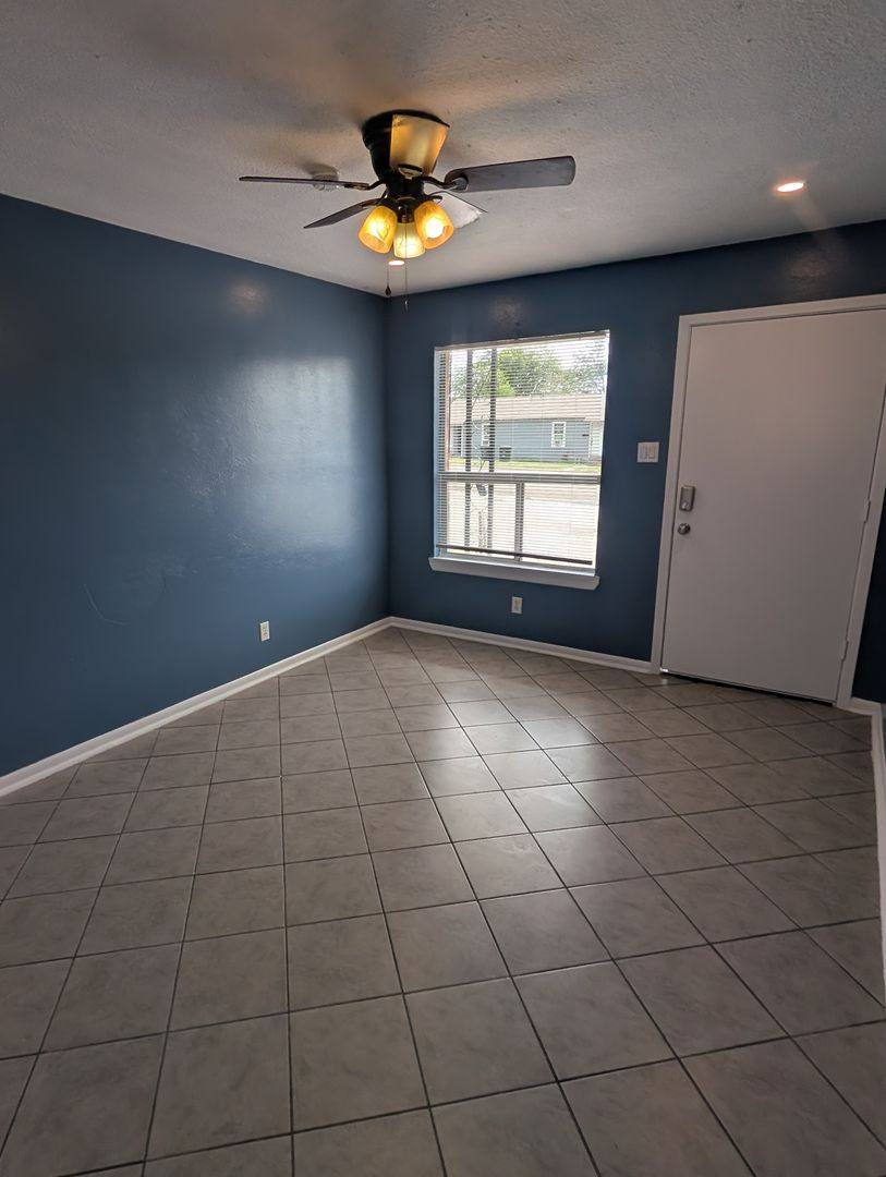 Apartment for rent at 121 W Ave, Killeen, TX 76541