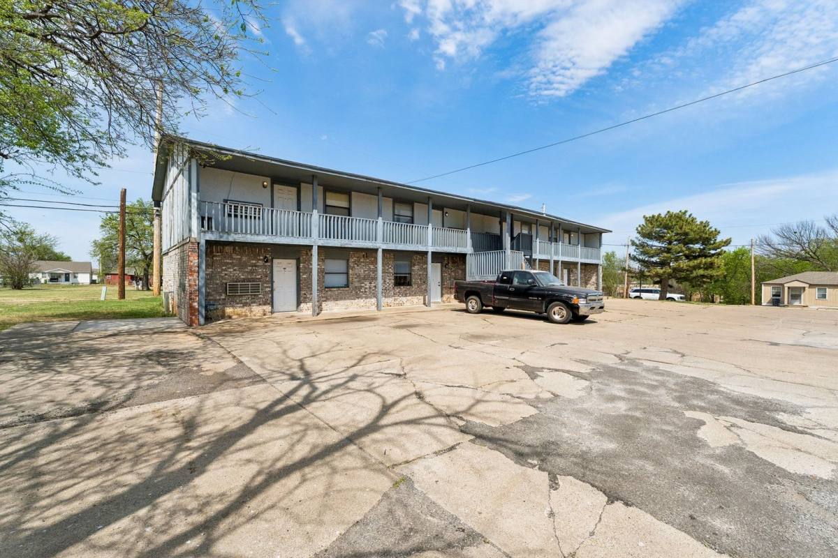 Apartment for rent at 1401 SW E Ave, Lawton, OK 73501