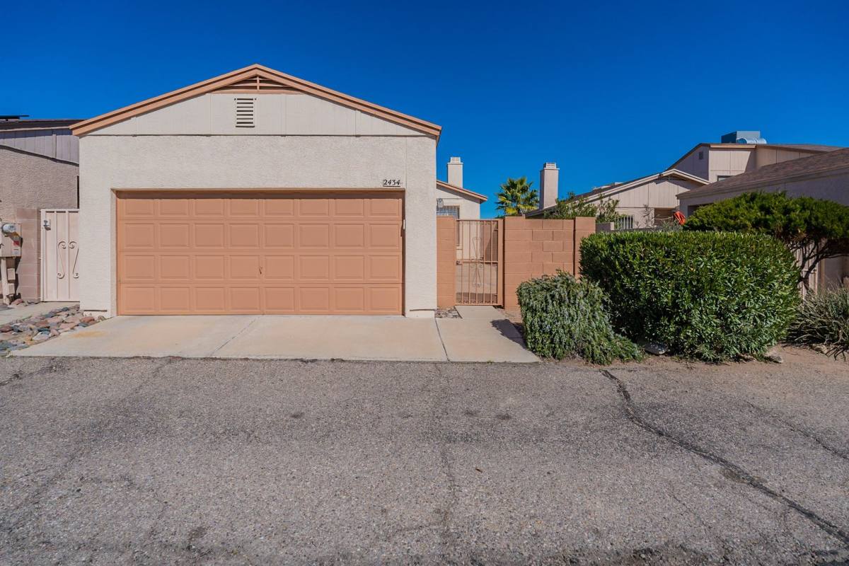 Townhouse for rent at 2434 N Palo Hacha Dr, Tucson, AZ 85745