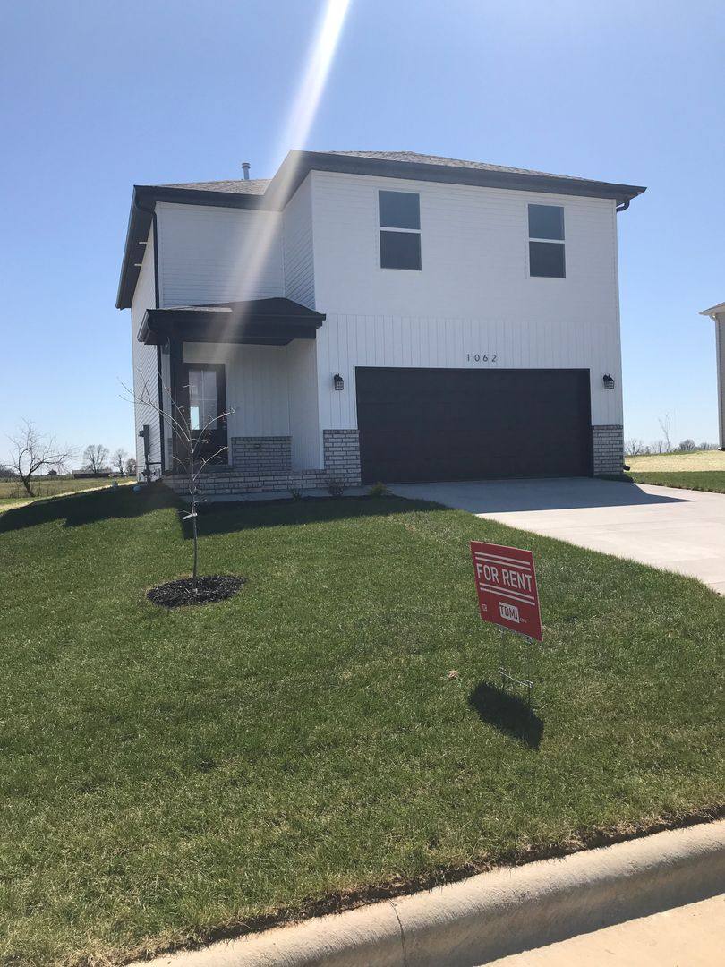 House for rent at 1062 W Holly St, Republic, MO 65738
