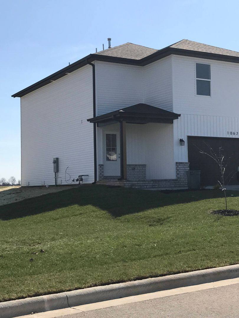 House for rent at 1062 W Holly St, Republic, MO 65738