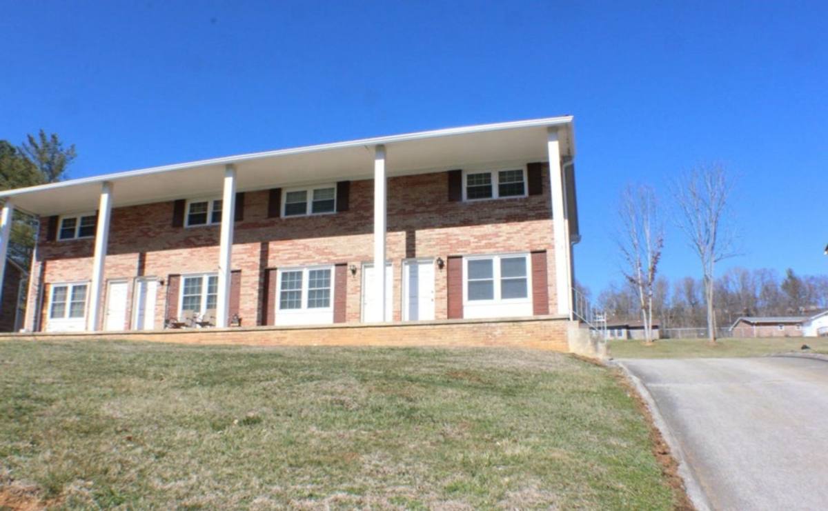 Townhouse for rent at 928 Kendrick Creek Rd, Kingsport, TN 37663