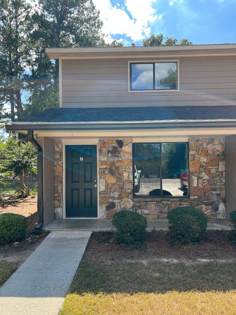 Apartment for rent at 46 Allen Dr, Cedartown, GA 30125