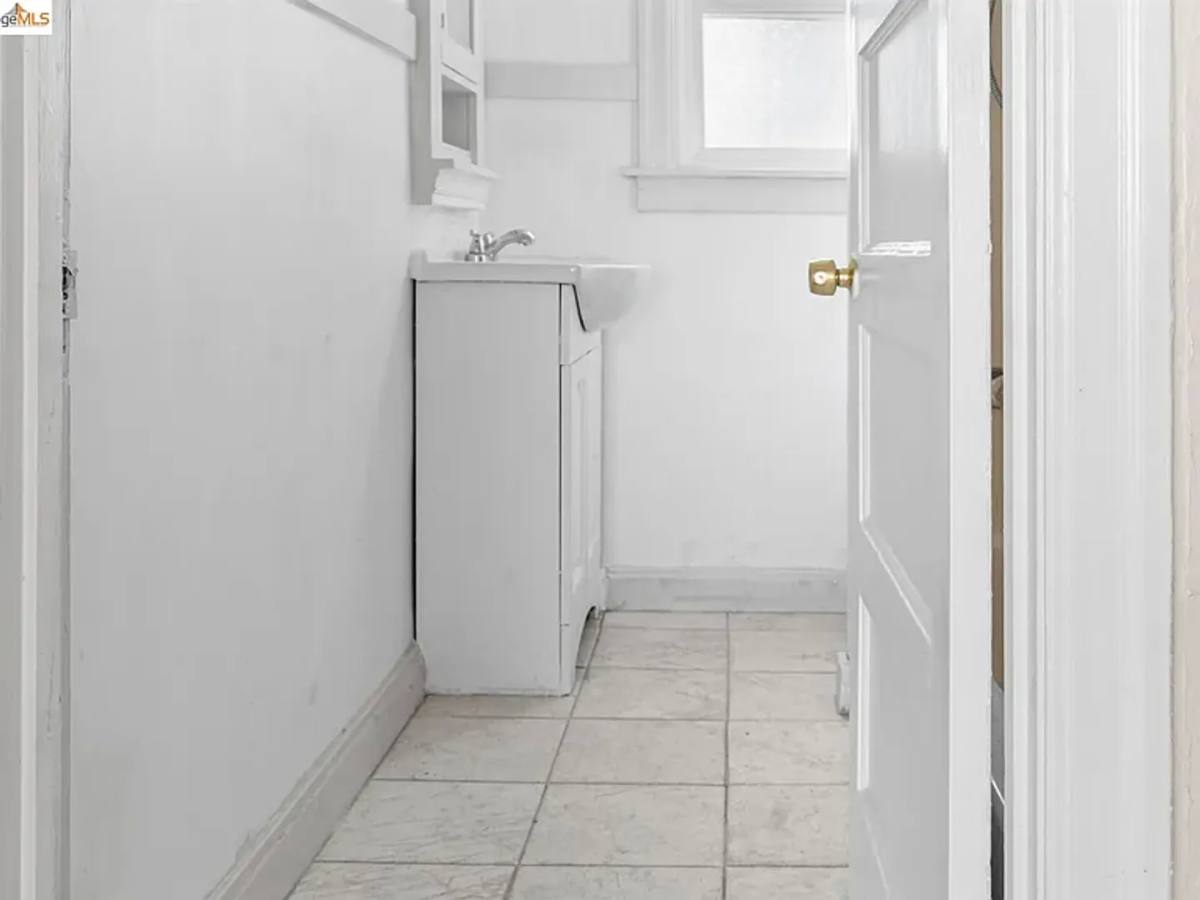 Apartment for rent at 4500 San Carlos Ave, Oakland, CA 94601
