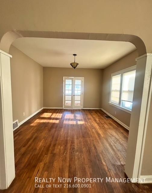 Apartment for rent at 5164 E 128th St, Cleveland, OH 44125