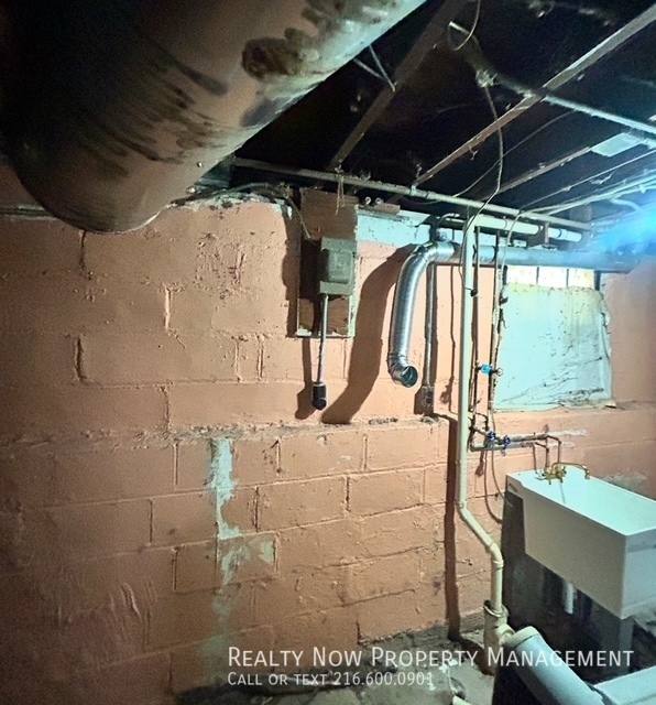 Apartment for rent at 5164 E 128th St, Cleveland, OH 44125