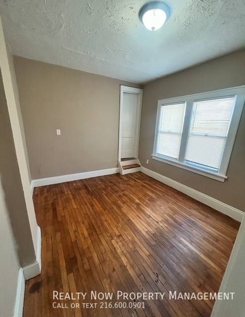 Apartment for rent at 5164 E 128th St, Cleveland, OH 44125