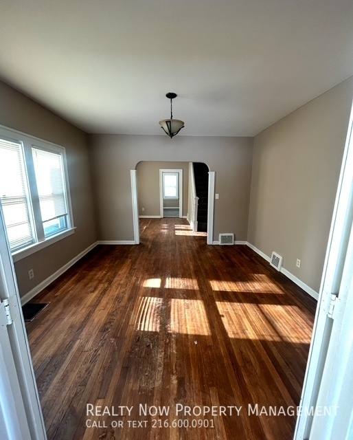 Apartment for rent at 5164 E 128th St, Cleveland, OH 44125