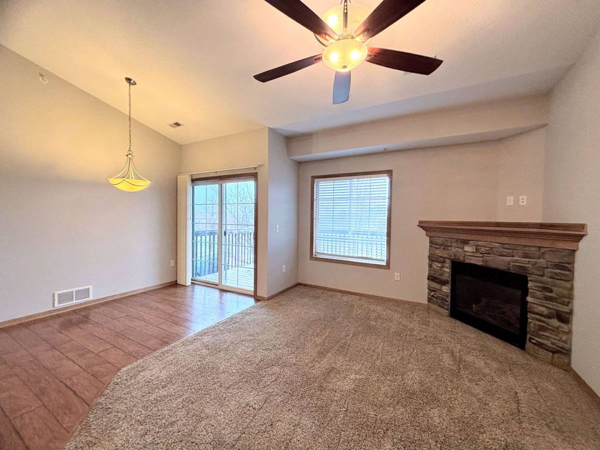 Condo for rent at 2000 Meadow Court, Des Moines, IA 50320