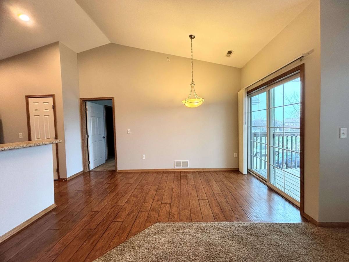 Condo for rent at 2000 Meadow Court, Des Moines, IA 50320