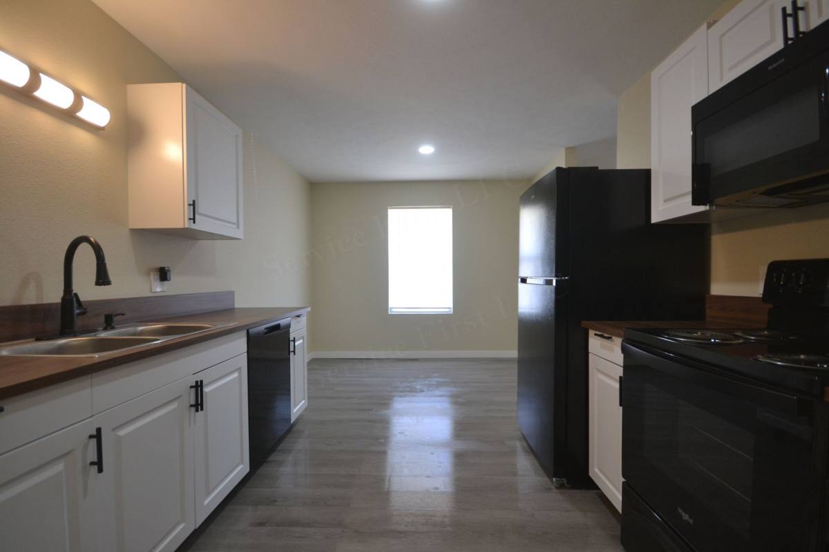 Apartment for rent at 615 617 S Vine St, Marshfield, MO 65706